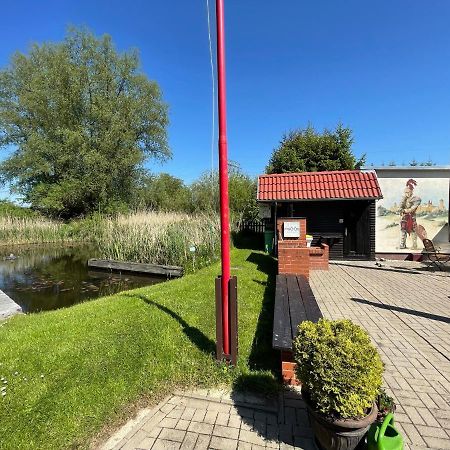 Schoener Ferienbungalow Umgeben Von Natur Und Nicht Weit Zur Ostsee Neubukow Exteriör bild