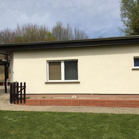 Schoener Ferienbungalow Umgeben Von Natur Und Nicht Weit Zur Ostsee Neubukow Exteriör bild