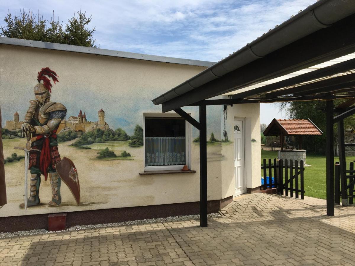 Schoener Ferienbungalow Umgeben Von Natur Und Nicht Weit Zur Ostsee Neubukow Exteriör bild