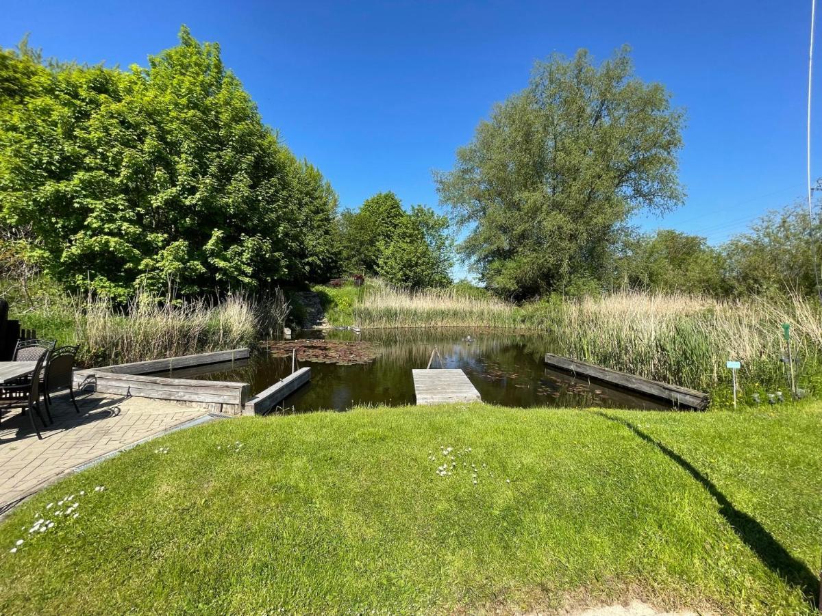 Schoener Ferienbungalow Umgeben Von Natur Und Nicht Weit Zur Ostsee Neubukow Exteriör bild