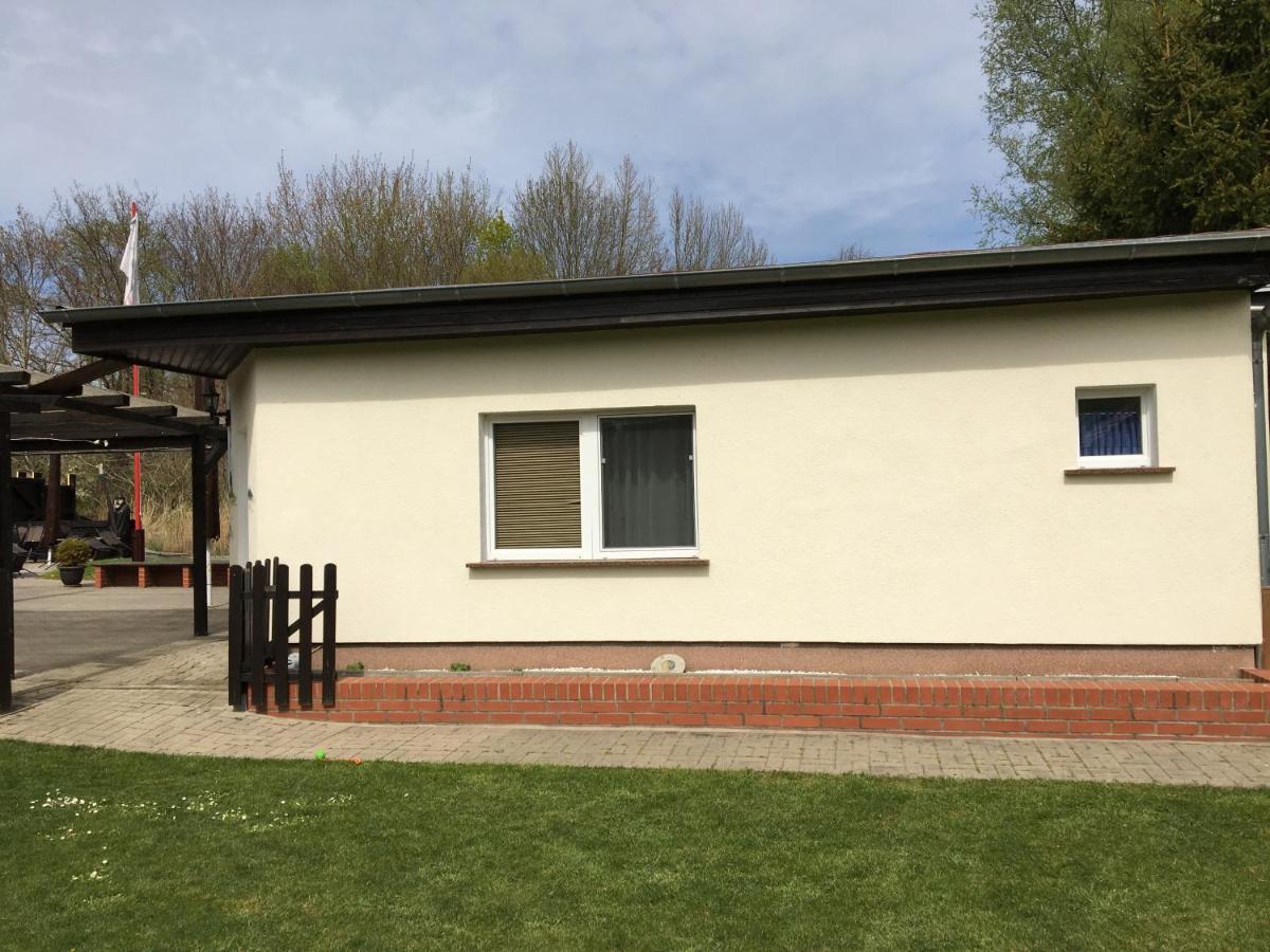 Schoener Ferienbungalow Umgeben Von Natur Und Nicht Weit Zur Ostsee Neubukow Exteriör bild